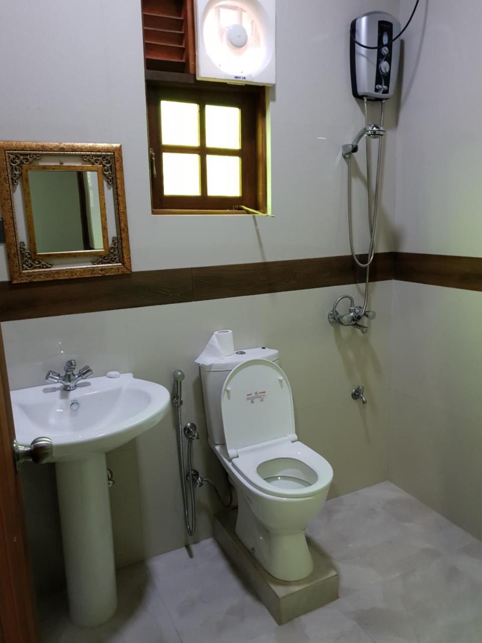 Ferienwohnung Ice Berg Dehiwala-Mount Lavinia Exterior foto