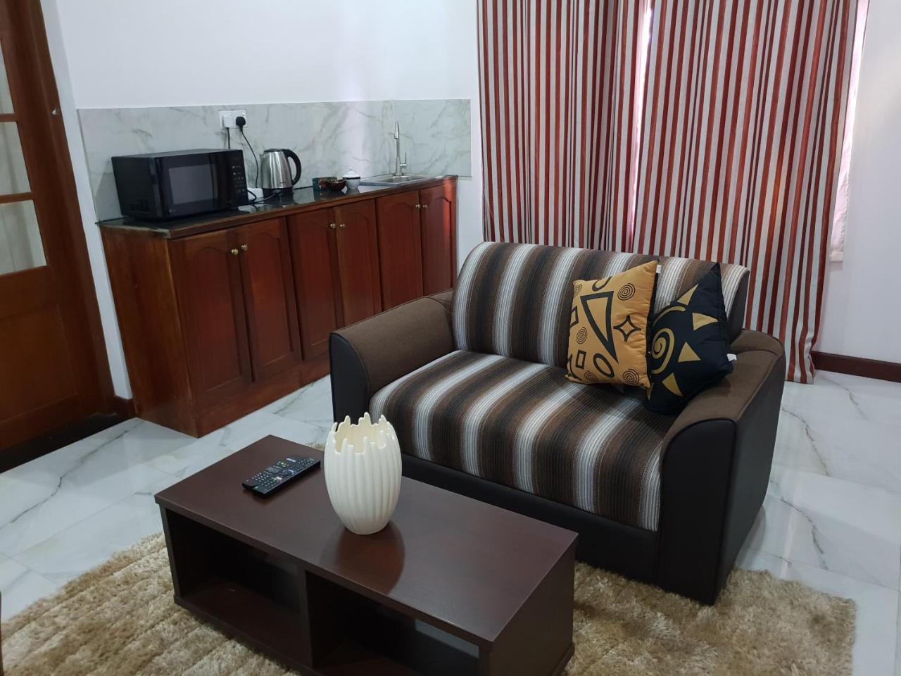 Ferienwohnung Ice Berg Dehiwala-Mount Lavinia Exterior foto