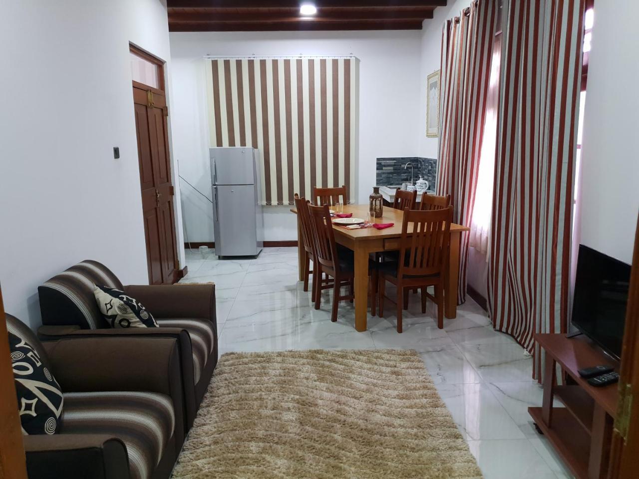 Ferienwohnung Ice Berg Dehiwala-Mount Lavinia Exterior foto