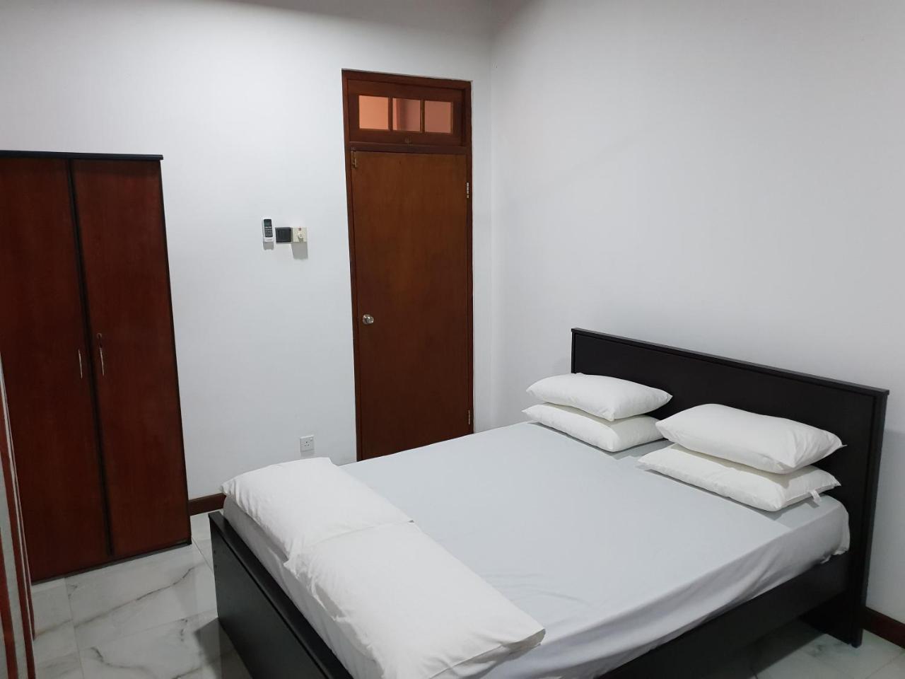 Ferienwohnung Ice Berg Dehiwala-Mount Lavinia Exterior foto